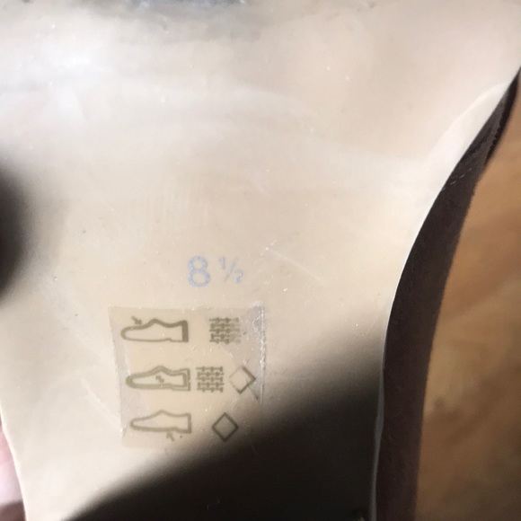 Brown suede high heel booties - Picture 3 of 3